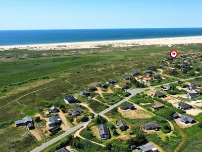 Charmerende træsommerhus i det smukke kystlandskab ved Lakolk Strand