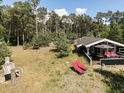 Flot klassisk sommerhus i godt område