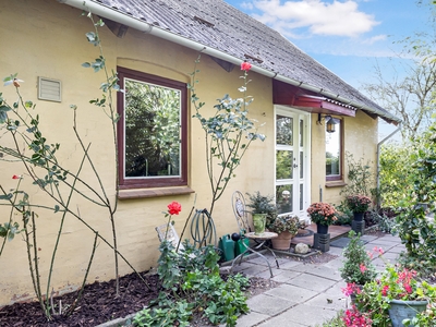 IDYLLISK OG FAMILIEVENLIG VILLAEJENDOM I STORE FUGLEDE