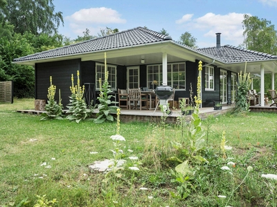 Dejligt sommerhus tæt på børnevenlig strand I Hald Strand