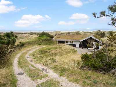 Hyggeligt sommerhus med betagende udsigt over klitter og hav