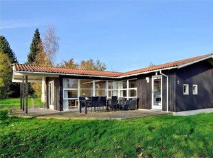 Flot og moderne sommerhus med sauna på Ærø