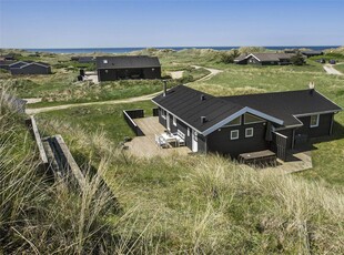 Lækkert sommerhus få hundrede meter fra det fascinerende Vesterhav