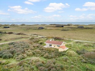 Charmerende sommerhus på lukket vej – bare 300 meter fra Vesterhave