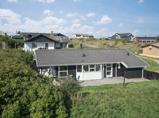 Feriehus beliggende i gåafstand fra vesterhavet og Henne Strand By.