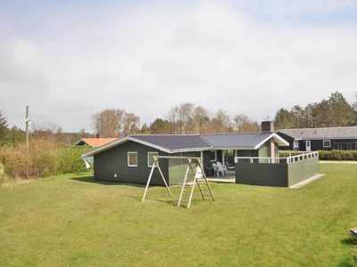 På en lille vej med kun 2 huse ligger dette velholdte feriehus.