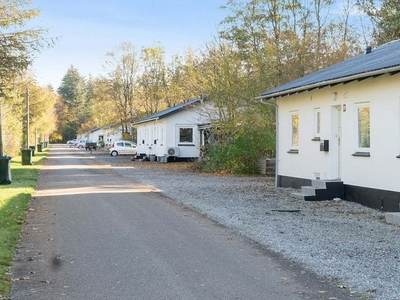 Skønt rækkehus med stor have og tilladelse til hus