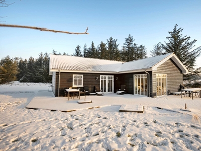 Moderne og naturskønt sommerhus med spa og sauna på Oddervej 2 i Løkken