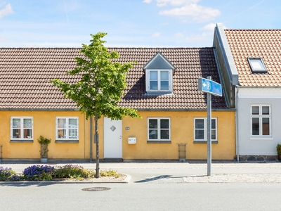 HYGGELIGT BYHUS NÆR GRØNNE OMRÅDER OG RINGSTED MIDTBY