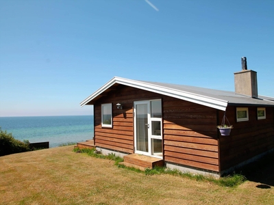 Sommerhus med panoramaudsigt ved Svallerup Strand