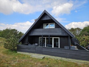 Charmerende sommerhus med lækkert terrassemiljø