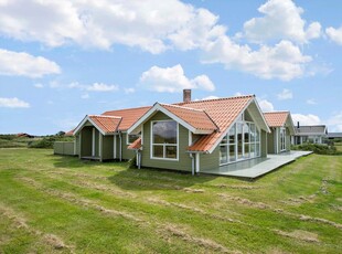 Dejligt sommerhus ved Vesterhavet med fantastisk udsigt fra alle rum.