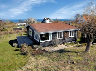 Hyggeligt sommerhus med havudsigt