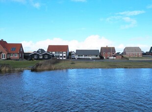 Panoramaudsigt - midt i Thorsminde - få meter til strand, havn og lystfiskeri.