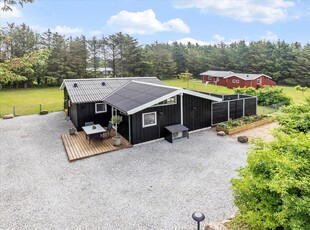 Skønt og moderne sommerhus i Lønstrup på stor lukket grund