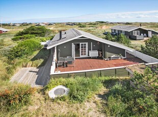 Charmerende sommerhus midt i det flotte klitlandskab ved Lild Strand