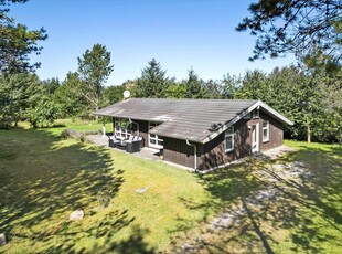 Velindrettet sommerhus i rolige og naturskønne omgivelser