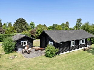 Dejligt bjælkehus tæt på Norsminde Havn og tæt på sandstrand