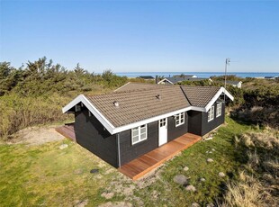 Rustikt bjælkehus tæt ved strand