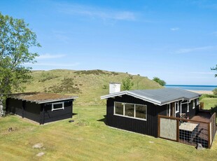 Stemningsfuldt sommerhus i første række til Kattegat