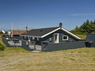 Lyst indrettet sommerhus nær Lyngvig Havn og Ringkøbing Fjord