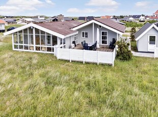 Usædvanligt velbeliggende sommerhus, kun få minutters gang fra stranden