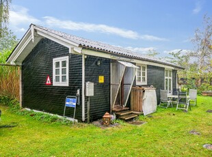 CHARMERENDE FRITIDSHUS - TÆT PÅ STRAND OG HAV