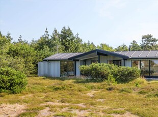 1. række til Gudmindrup strand, en af Danmarks bedste sandstrande.