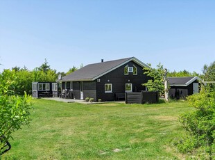 Dejligt sommerhus med sauna, brændeovn og dejlig solterrasse