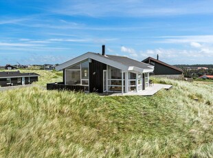 Højt på en klittop ligger dette flotte sommerhus