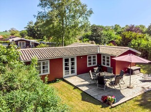 Hyggeligt børne- og miljøvenligt sommerhus tæt ved strand.