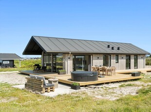 Nyopført sommerhus med udespa tæt på Løkken Strand