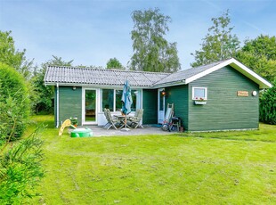 Sommerhus ved Rude Strand med skøn have