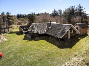 Skønt sommerhus med havkig fra stuen