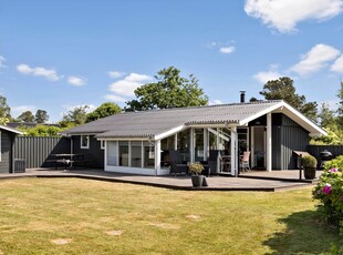 Skønt sommerhus på lukket vej centralt i Tversted