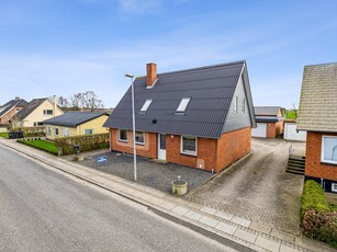 VILLA MED MULIGHEDER I NATURSKØNNE OMGIVELSER