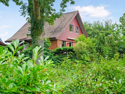 FLOT VILLA MED UDSIGT TIL VANDET - FÅ METER FRA GILLELEJES HAVN OG STRAND