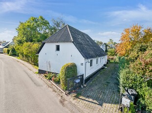 LYS OG NATURNÆR VILLA I NØRRE KONGERSLEV