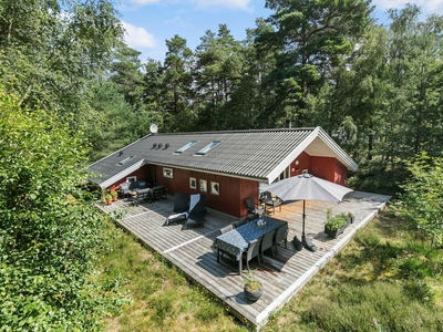 Indbydende sommerhus med fantastisk beliggenhed