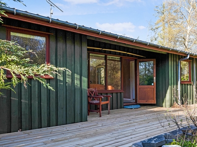 Her er virkelig meget hus for pengene. Ovre på den anden side vejen er den store og skønne Jyderup skov, der indbyder til friluftslivet. Lidt støj fra vejen.