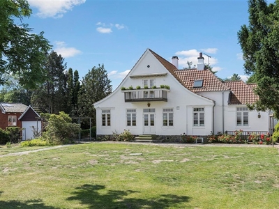 Skodsborg Strandvej, 254 m2, 9 værelser, 47.500 kr.