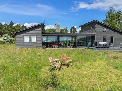 Arkitekttegnet luksussommerhus med panoramaudsigt ved Sletterhage Strand