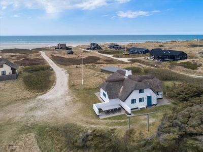 Dejligt sommerhus med eksklusiv beliggenhed.