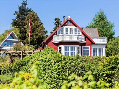 Enestående feriehus med idyllisk fjordudsigt