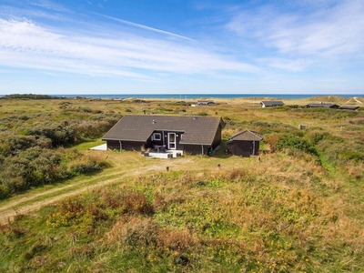 Flot og velindrettet sommerhus beliggende midt i den smukke natur.