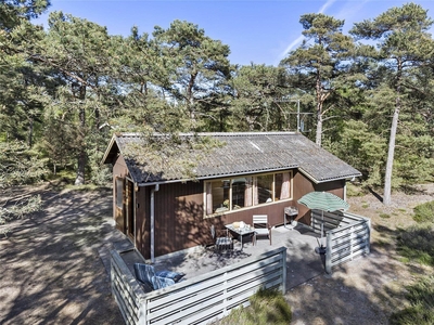 Gammeldags hyggeligt sommerhus. Perfekt beliggenhed, tæt på strand