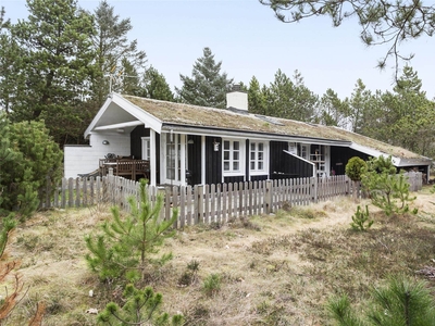 Hyggeligt sommerhus i naturskønt område tæt på fjorden