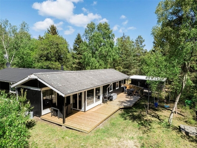 Hyggeligt sommerhus i smuk natur og tæt på børnevenlig strand