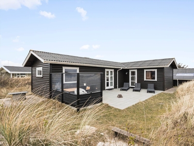 Hyggeligt sommerhus på kuperet klitgrund 400 meter fra Vesterhavet