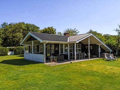 Hyggeligt sommerhus på lukket vej nær Ringkøbing Fjord og havnen